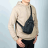 Стильна сумка чоловіча - бананка, слінг нагрудна з натуральної шкіри на блискавці чорна 