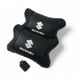 Набір шкіряних подушок Suzuki з вишивкою логотипу + брелок у подарунок для авто Набір шкіряних подушок Suzuki з вишивкою логотипу + брелок у подарунок для авто