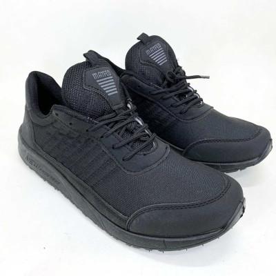 Чоловічі кросівки 43р чорні з текстилю з посилений захистом носка й п’ятки 