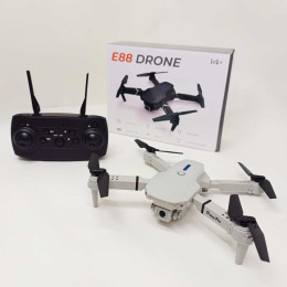 Квадрокоптер E88 міні дрон з HD камерою FPV до 20 хв польоту 2 АКБ та КЕЙС Квадрокоптер E88 міні дрон з HD камерою FPV до 20 хв польоту 2 АКБ та КЕЙС